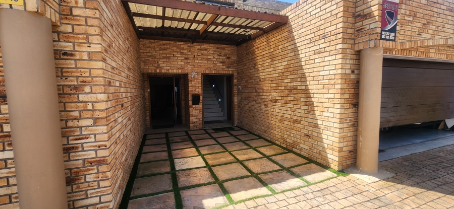 6 Bedroom Property for Sale in Da Nova Western Cape